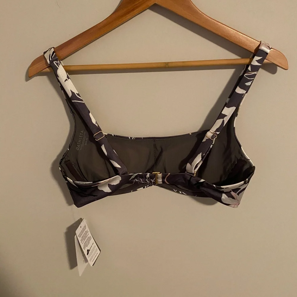 -‎ NWT Athleta Aqualuxe Wildflower Bikini Top size medium